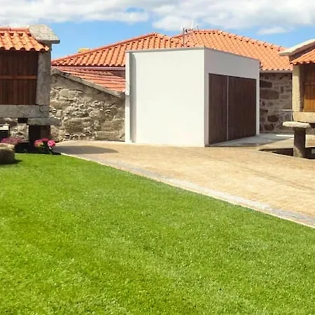 Feriehus Charming In Riba De Mouro, Fireplace *