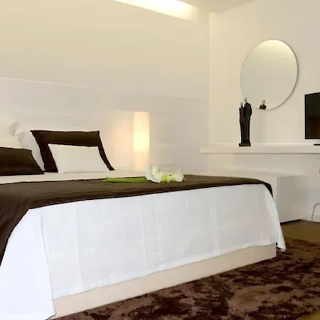 Feriehus Charming In Riba De Mouro, Fireplace Riba de Mouro