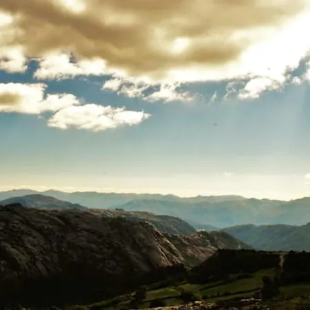 Charming In Riba De Mouro, Fireplace Feriehus