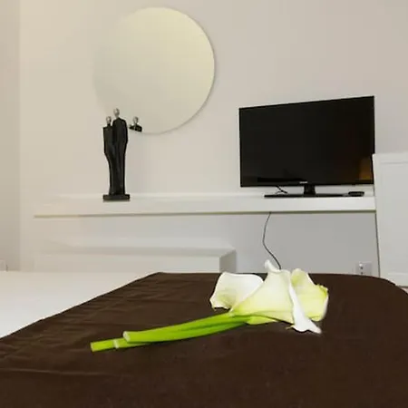 Holiday home Charming In Riba De Mouro, Fireplace Riba de Mouro