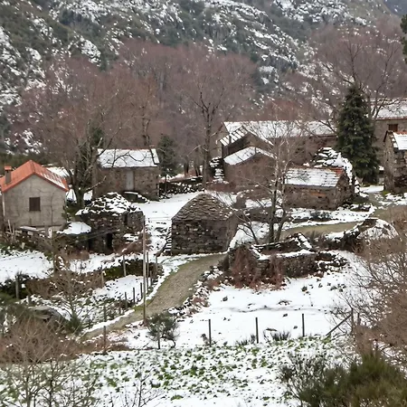 Charming In Riba De Mouro, Fireplace Holiday home *