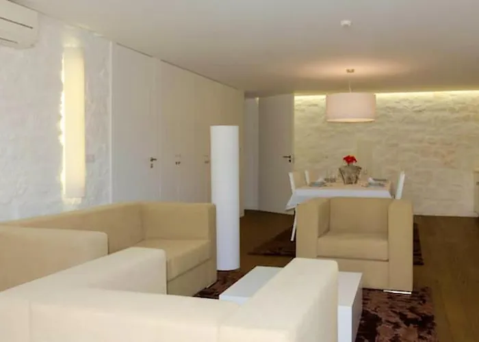 Charming In Riba De Mouro, Fireplace *