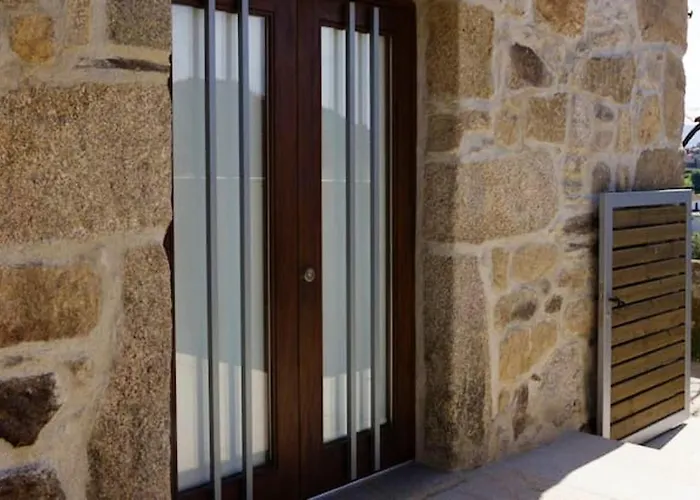 Charming In Riba De Mouro, Fireplace *