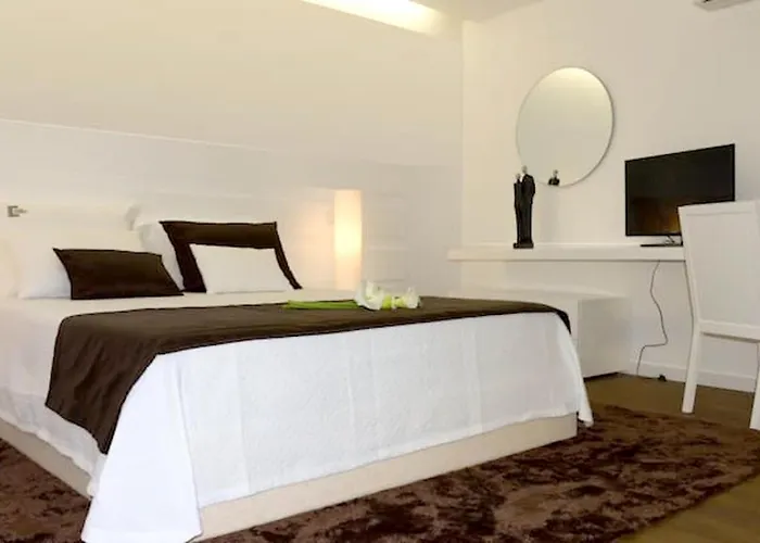 Holiday home Charming In Riba De Mouro, Fireplace Riba de Mouro