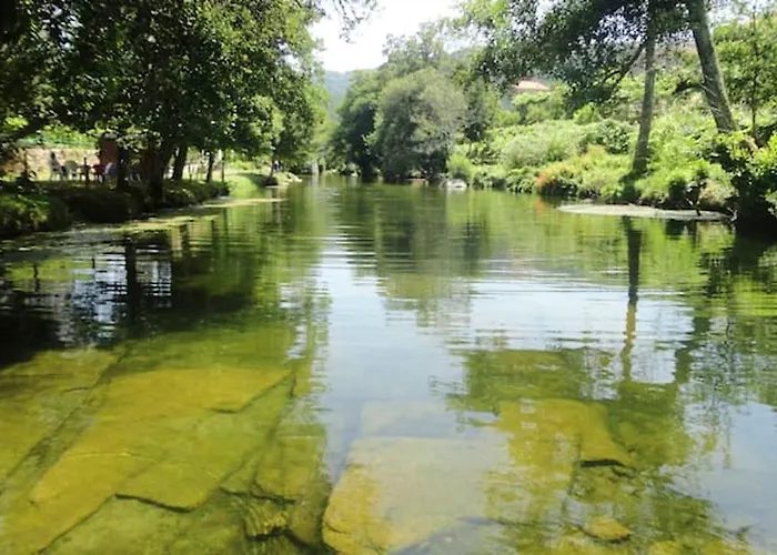 別荘 Charming In Riba De Mouro, Fireplace